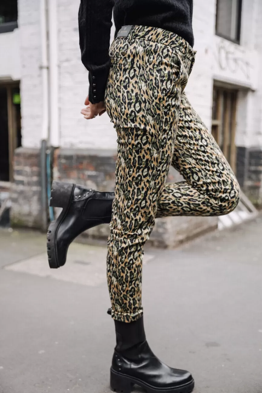 Femme Freeman T. Porter Claudia Nairobi
