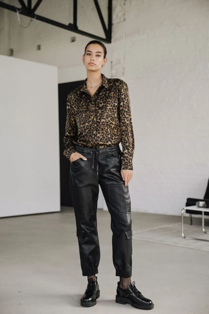 Femme Freeman T. Porter Corina Leopardo